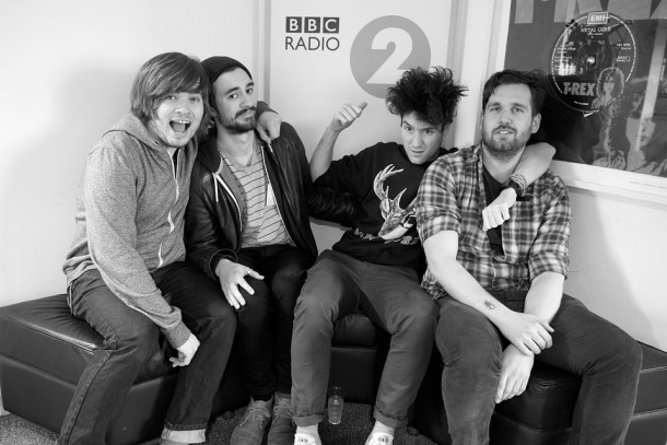 Bastille // No Scrubs (live at RTL2) –&nbsp;YouTube